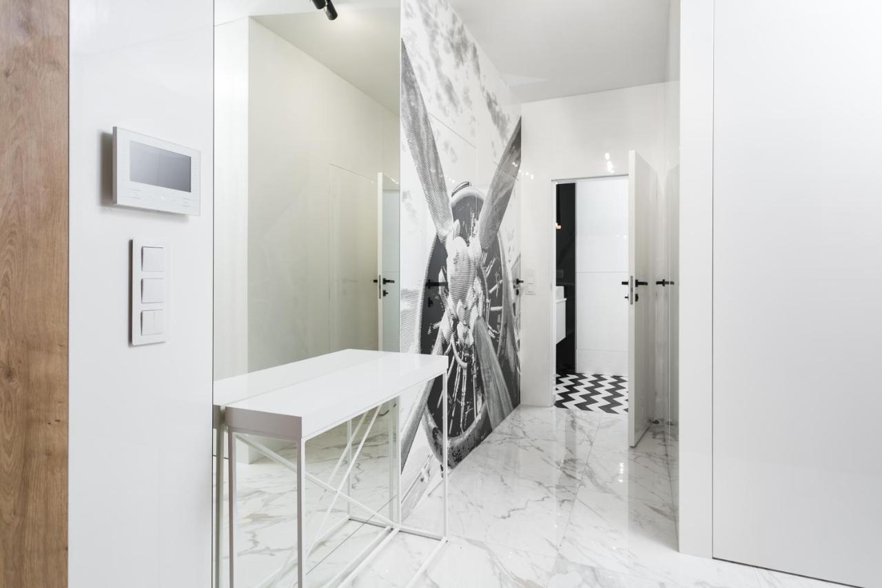 Luxury Apartments Mennica Residence - Golden Apartments - City Center Varsavia Esterno foto