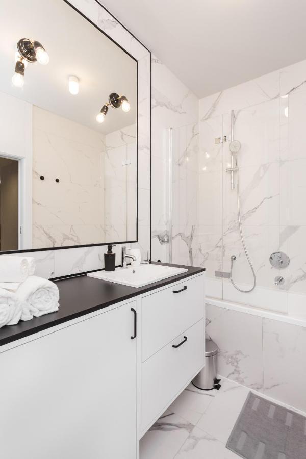 Luxury Apartments Mennica Residence - Golden Apartments - City Center Varsavia Esterno foto