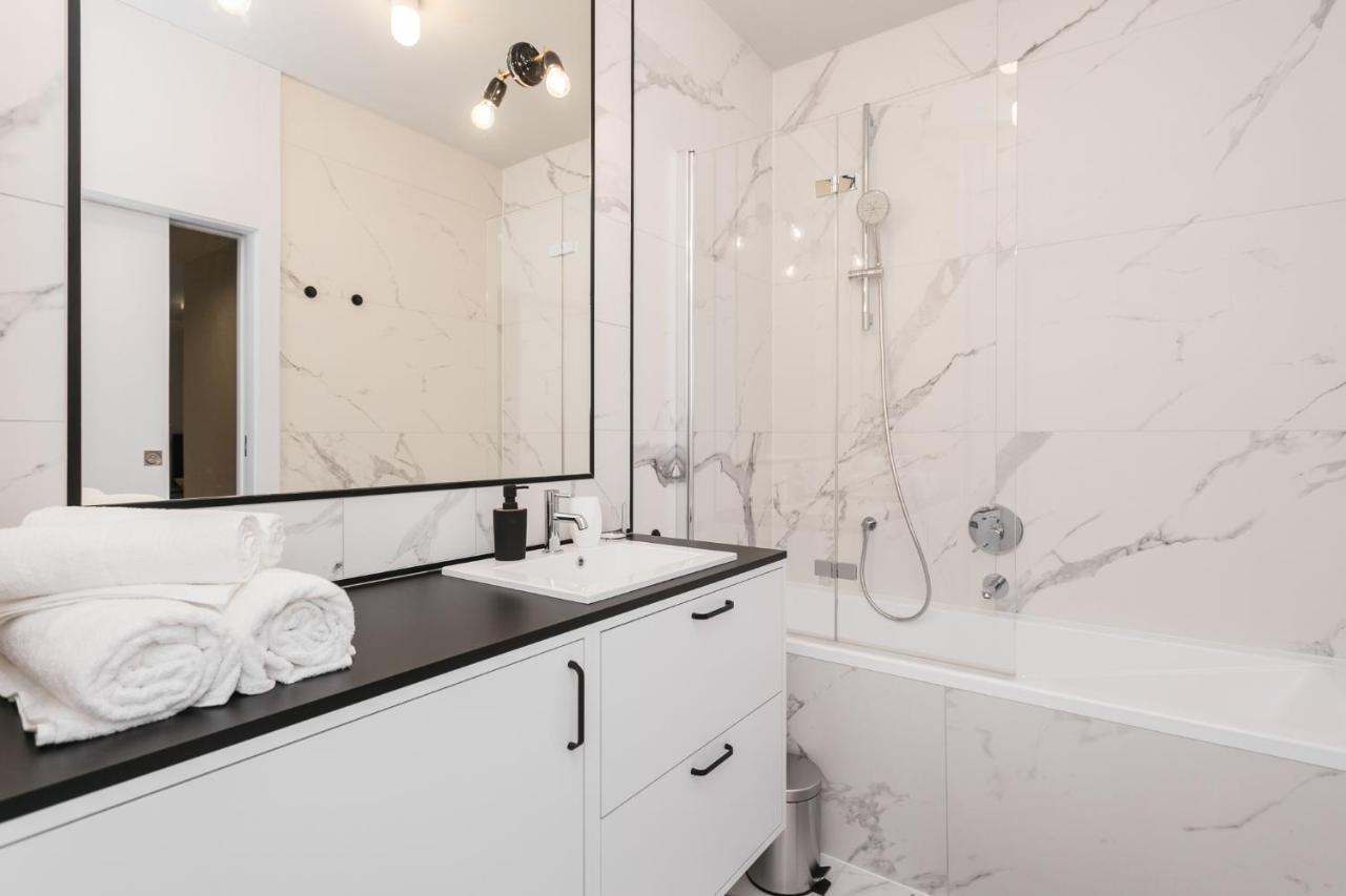 Luxury Apartments Mennica Residence - Golden Apartments - City Center Varsavia Esterno foto